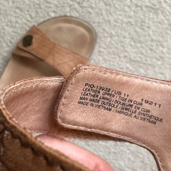 Taos tan women’s Leather Sandals - Picture 3 of 8